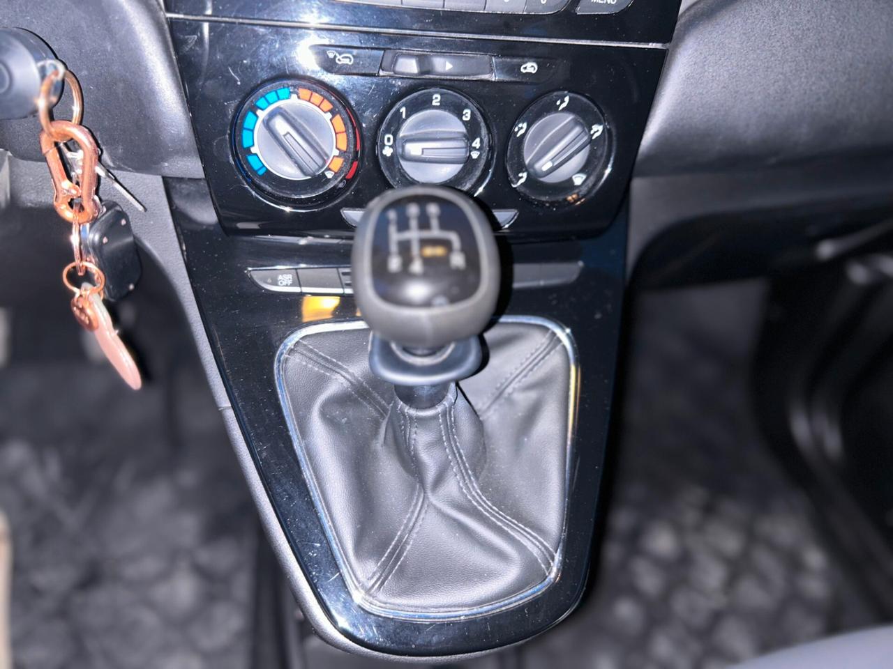 Lancia Ypsilon 0.9 TwinAir 85 CV 5 porte Metano Ecochic Elefantino