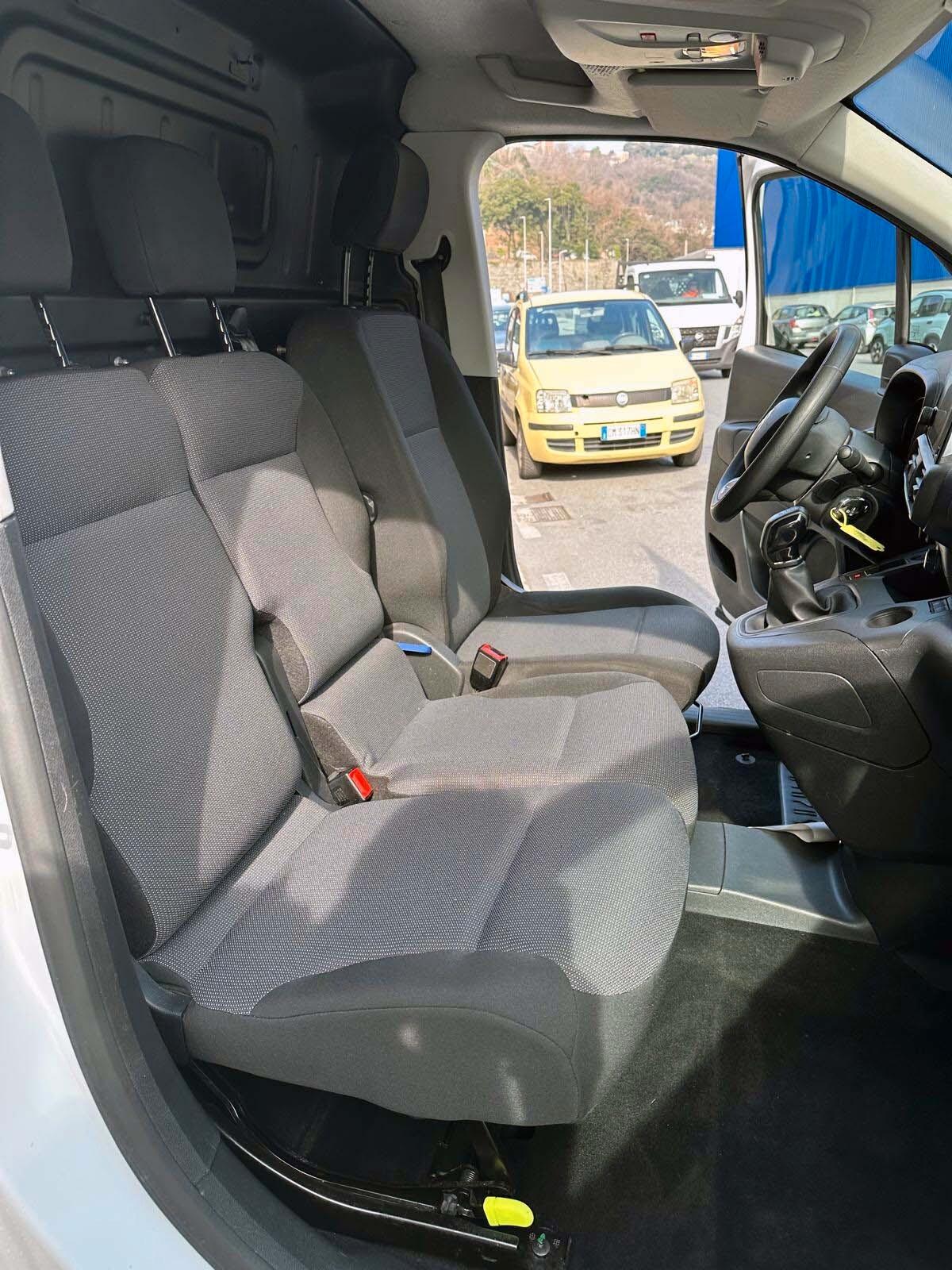 Citroen Berlingo XL 1.5 BlueHDi 100CV Driver – Navi – CarPlay – Telecamera