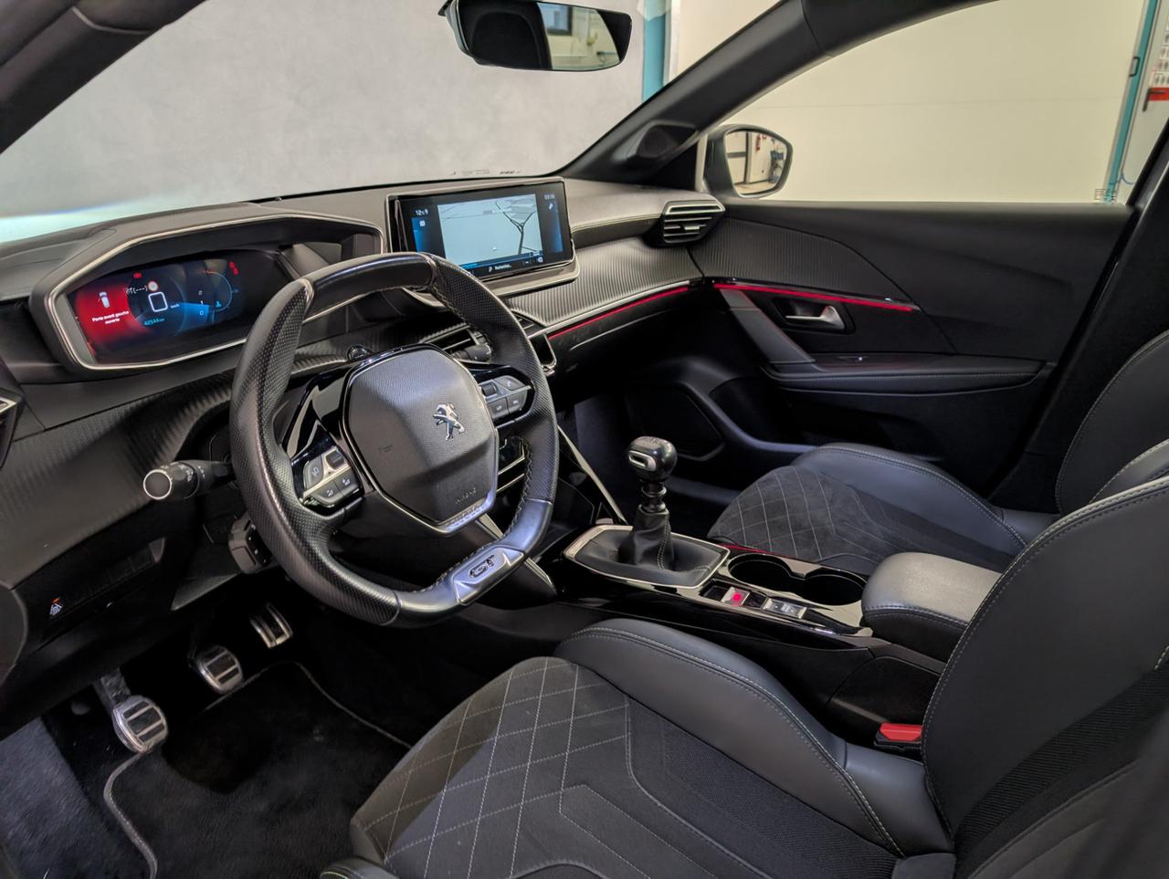 Peugeot 208 1.2 puretech 100cv GT