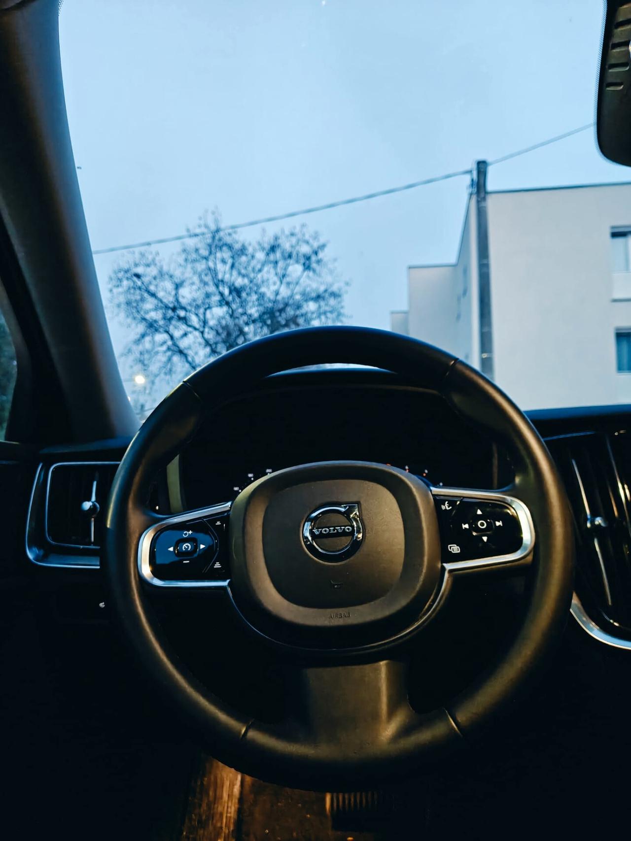 Volvo V60 Cross Country B4 (d) AWD automatico Plus