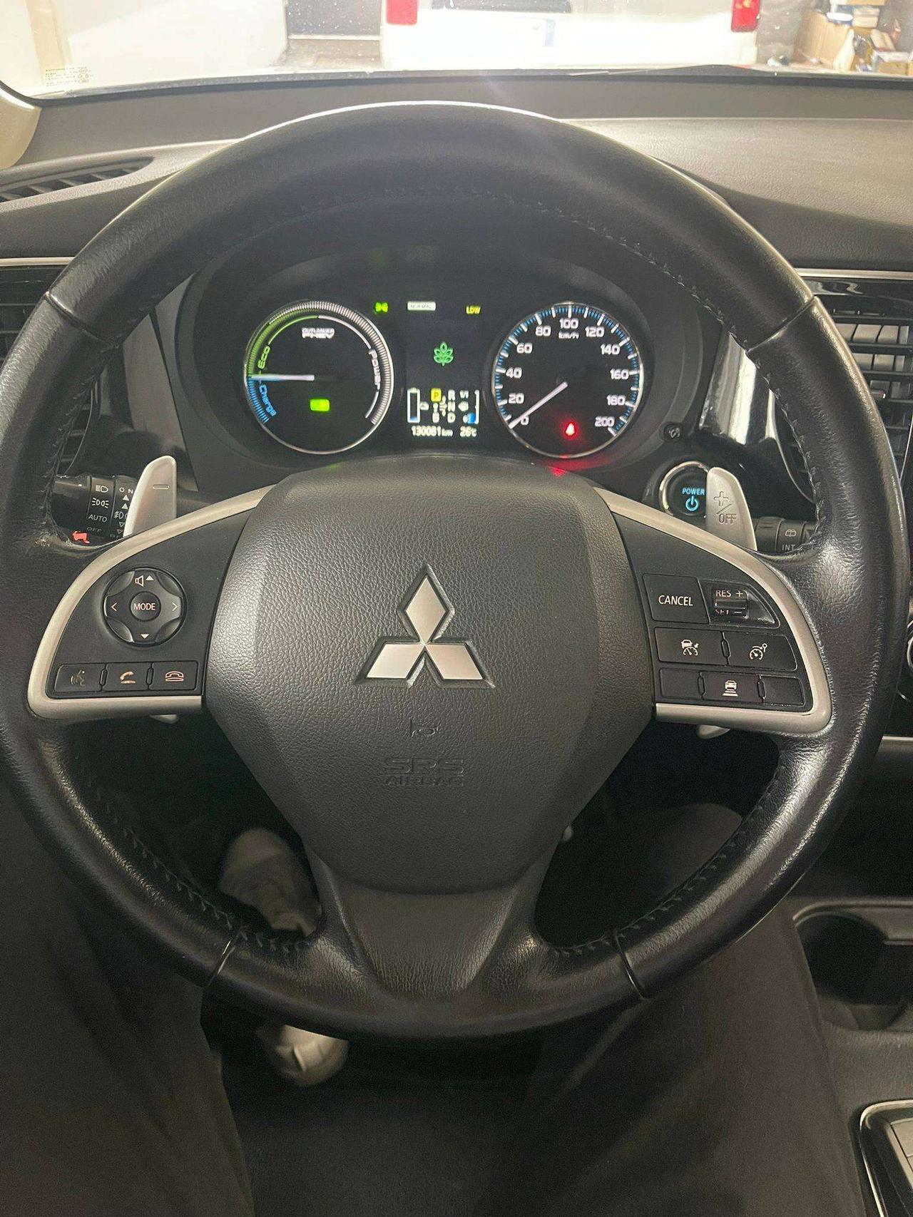 Mitsubishi Outlander plug in 2.0 204CV 4wd