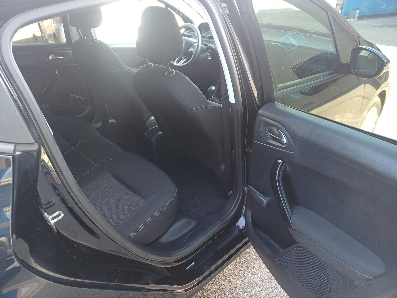 Peugeot 208 PureTech 82 5 porte Allure