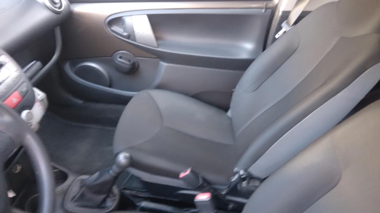 Toyota Aygo 1.0 VVT-i 69 CV 3 porte x-clusiv MMT