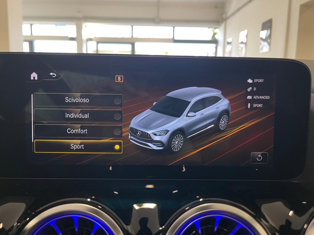 MERCEDES GLA 35 AMG 4MATIC Tetto 2022