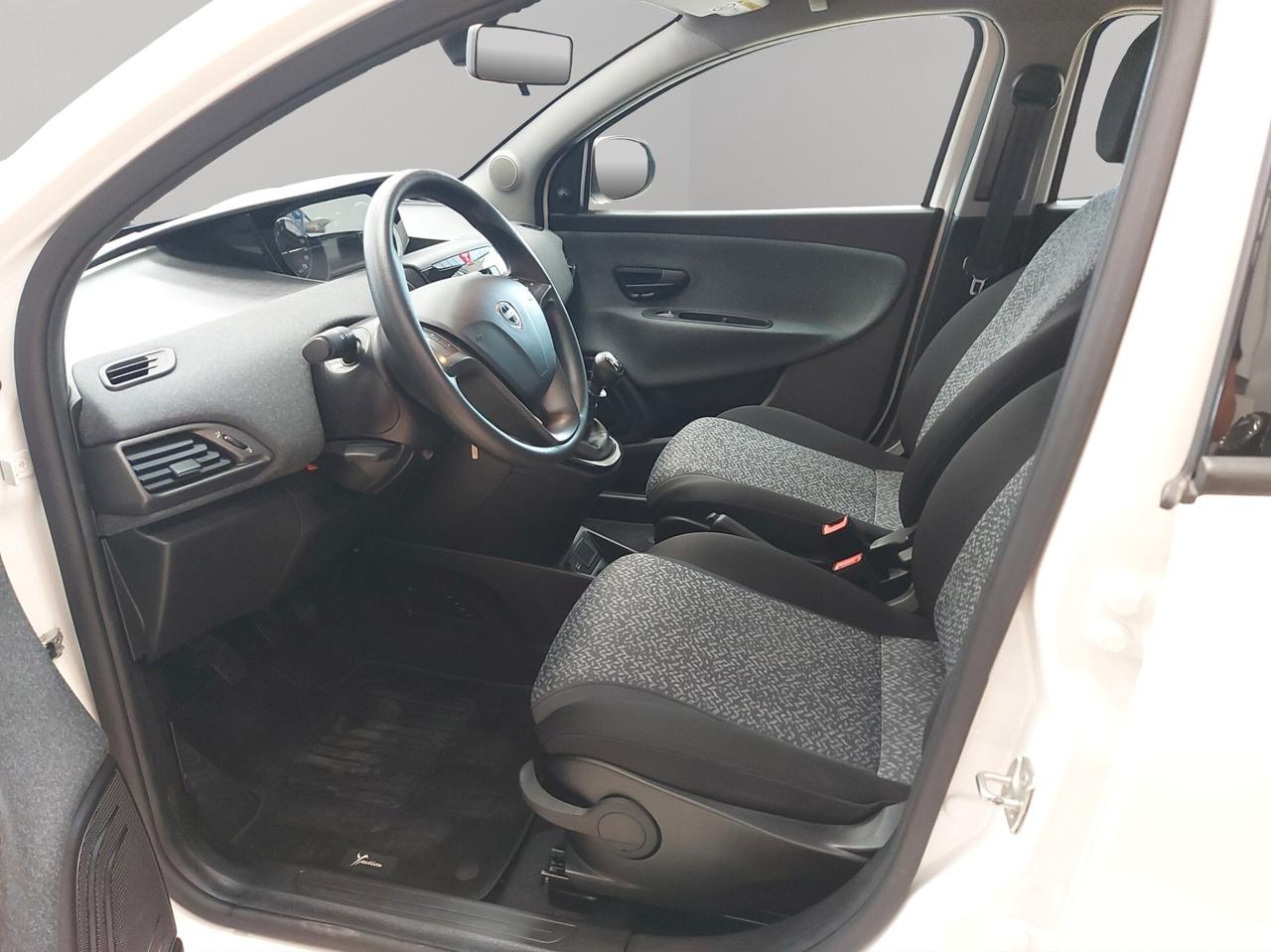 Lancia Ypsilon 1.0 FireFly 5 porte S&S Hybrid Silver