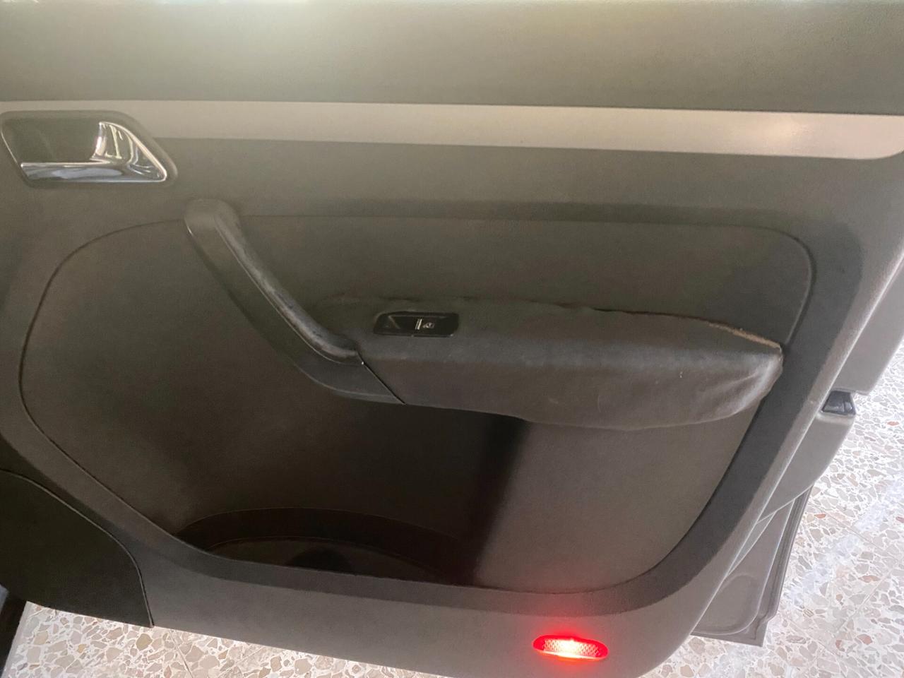 Volkswagen Touran 1.9 TDI 101CV Trendline anche pe NEOPATENTATI