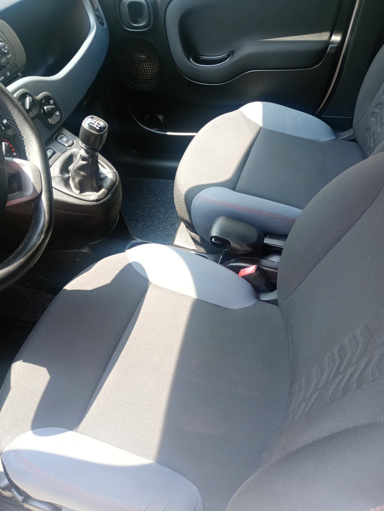 Fiat Panda 1.2 Lounge uconnect,pari al nuovo.