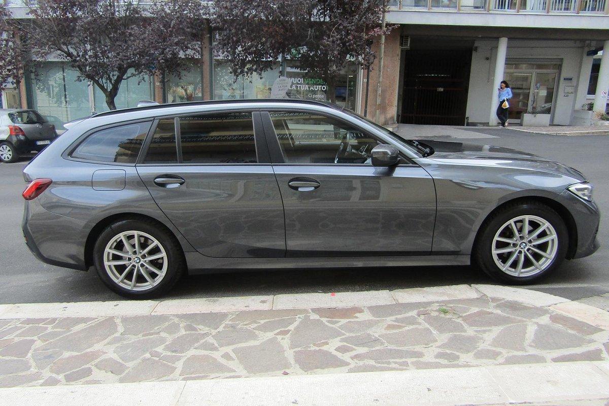 BMW 318d 48V Touring Business Advantage
