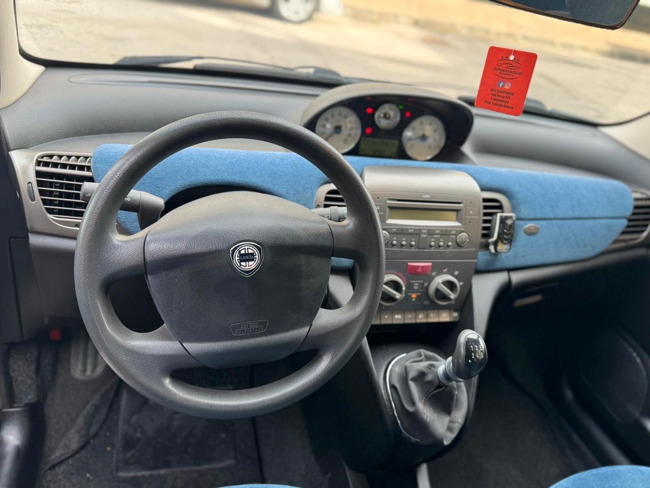 Lancia Ypsilon 1.2 16V Platino