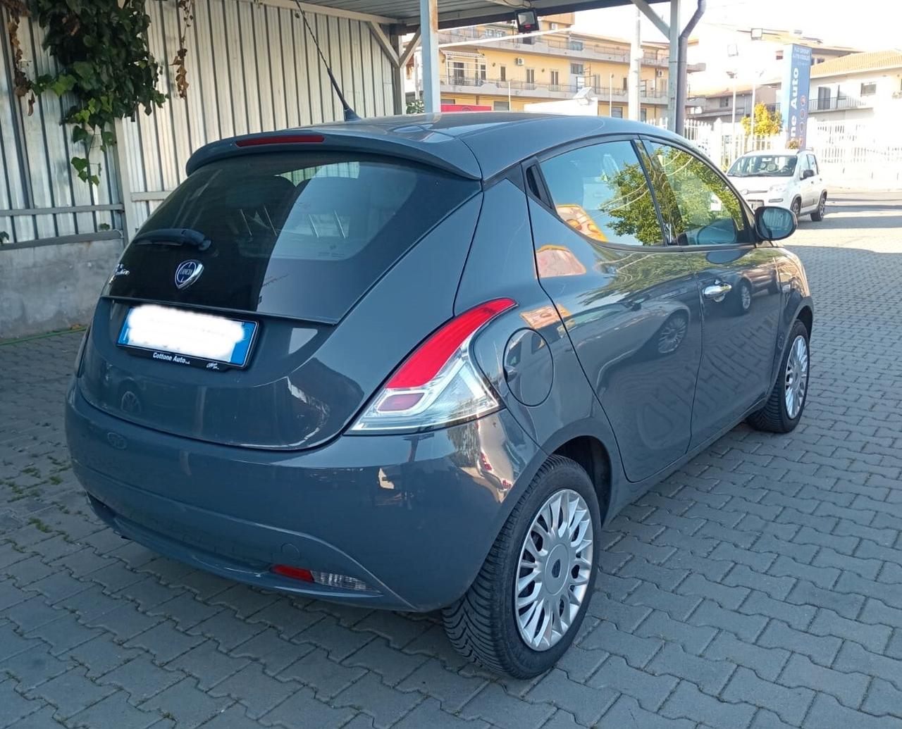 Lancia Ypsilon 1.2 69 CV 5 porte Gold