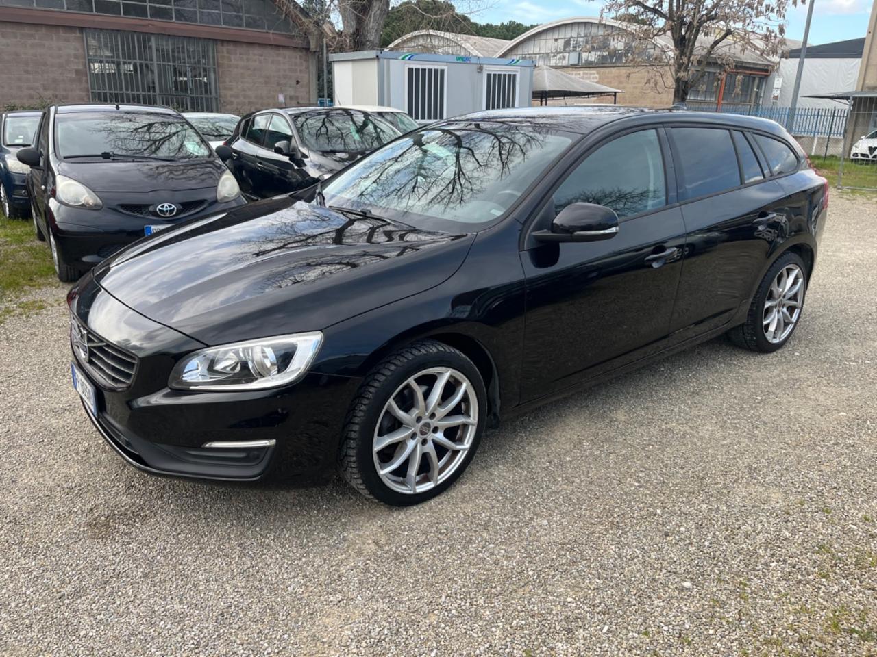 Volvo V60 D3 Geartronic R-design 2018 2.0 DIESEL 108.000 KM