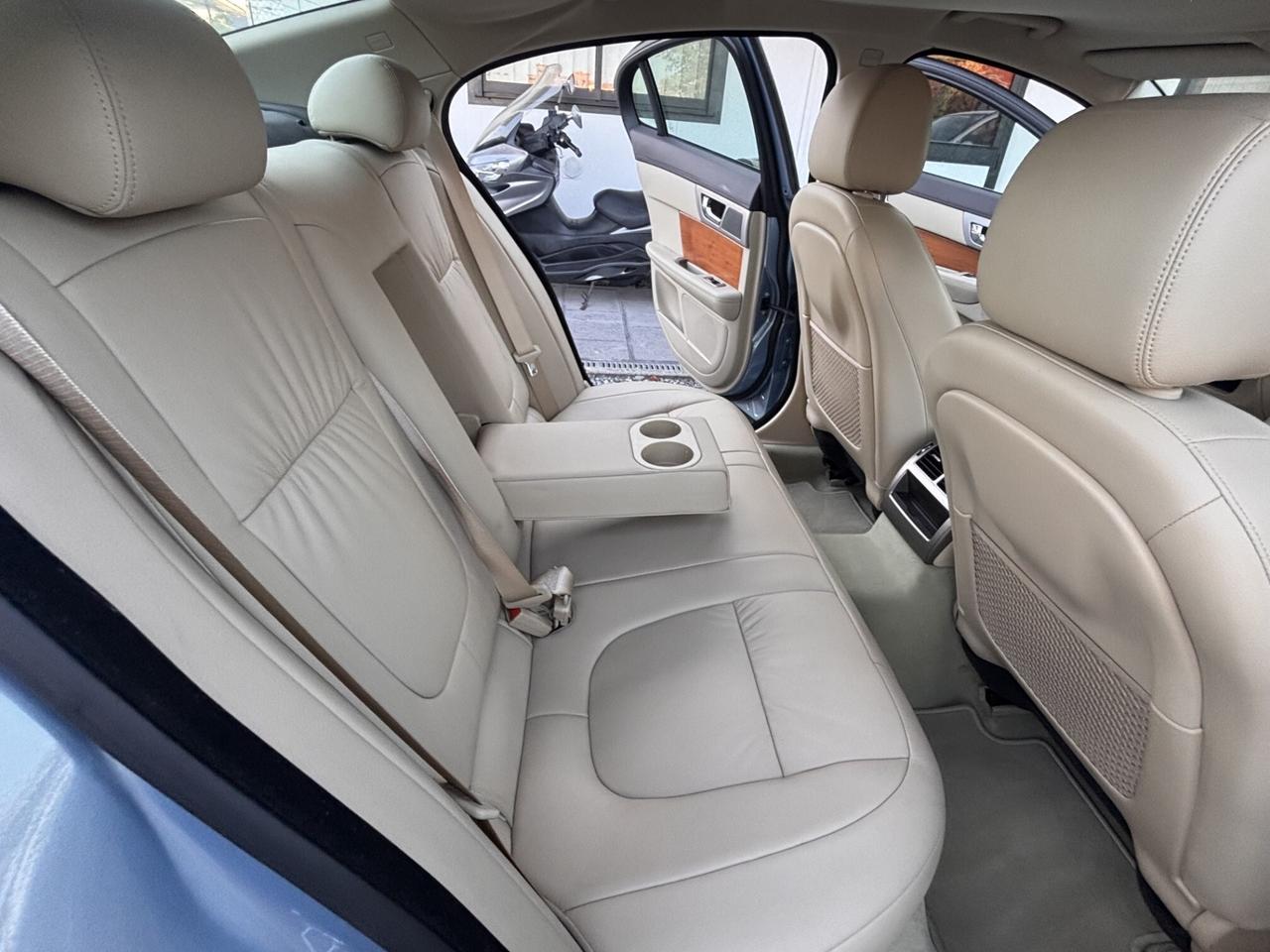 jaguar XF 2.7 D solo 54.000 km