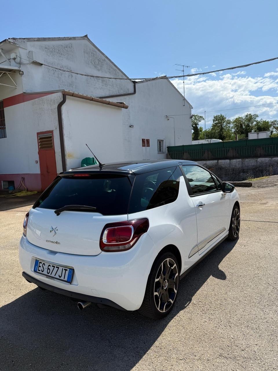Ds DS3 DS 3 1.2 VTi 82 Just Black