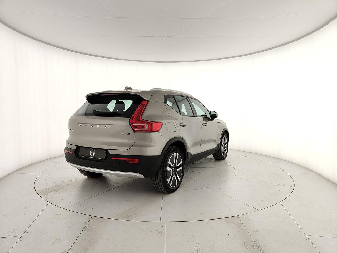 VOLVO XC40 - XC40 2.0 d4 Momentum awd geartronic