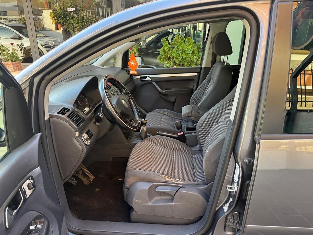 VOLKSWAGEN Touran 2.0 16V TDI Highline