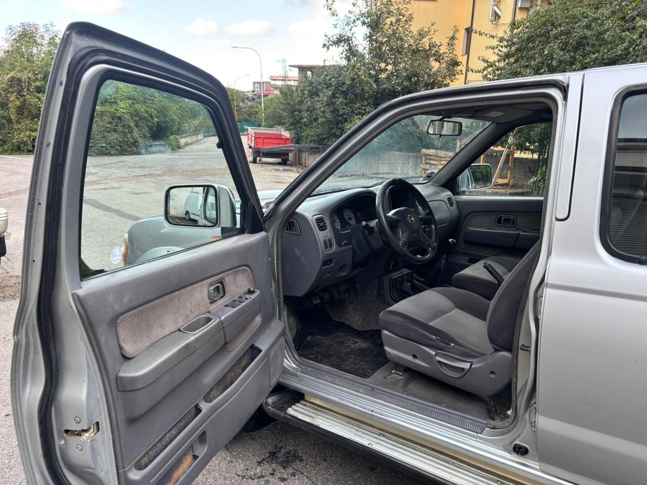 Nissan Navara 2500 turbo diesel 133cv