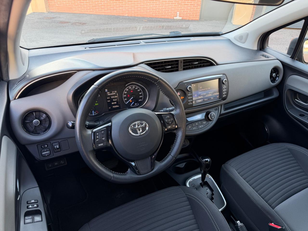 Toyota Yaris 1.5 Hybrid Business