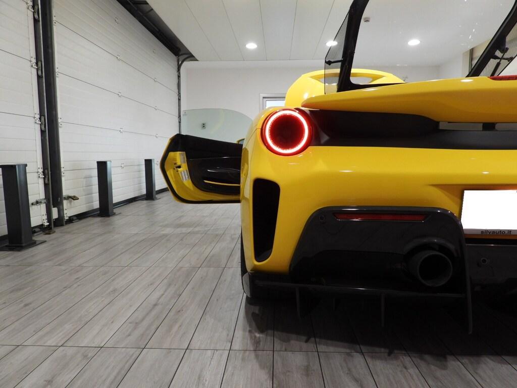 Ferrari 488 Coupe 3.9 Pista F1