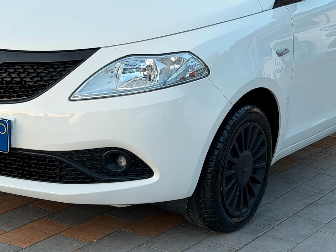 Lancia Ypsilon 1.2 69 cv. ELEFANTINO BLU