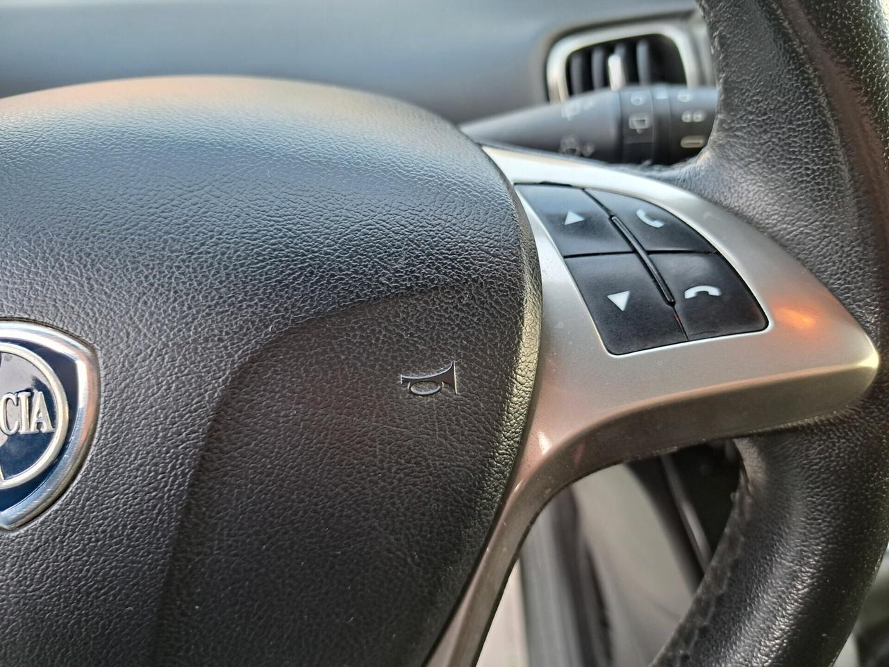 Lancia Ypsilon 1.2 BENZ 69 CV 5 porte Platinum /OK NEOPATENTATI /EURO6