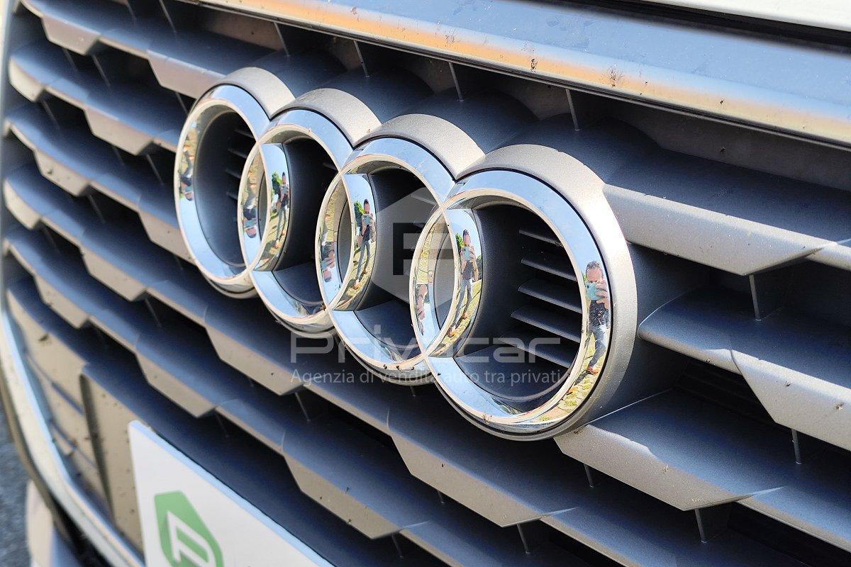 AUDI Q2 35 TDI S line Edition