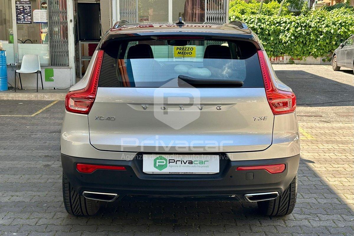 VOLVO XC40 T3 R-design