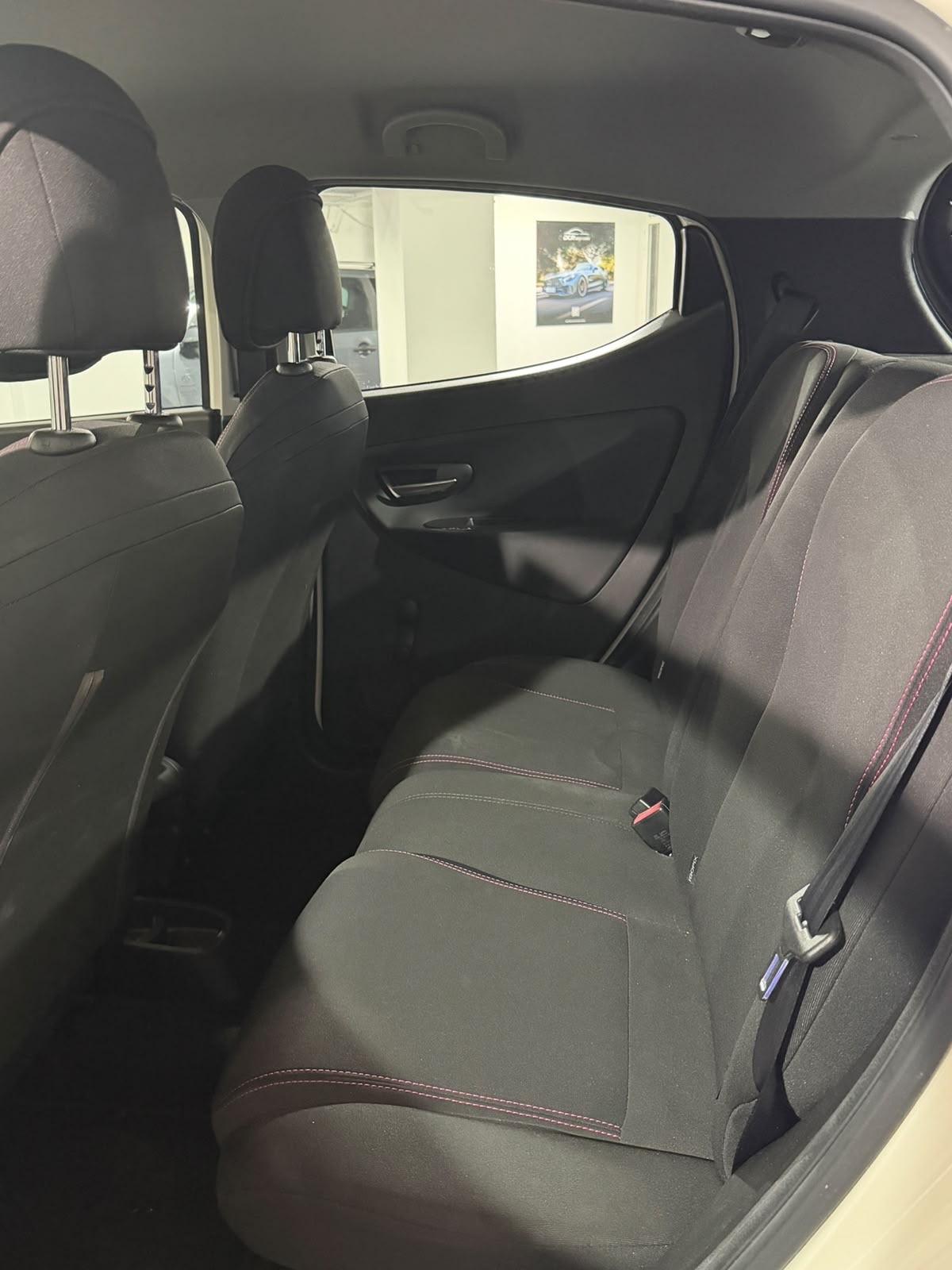 Lancia Ypsilon 0.9 TwinAir 85 CV 5 porte Metano Ecochic Elle