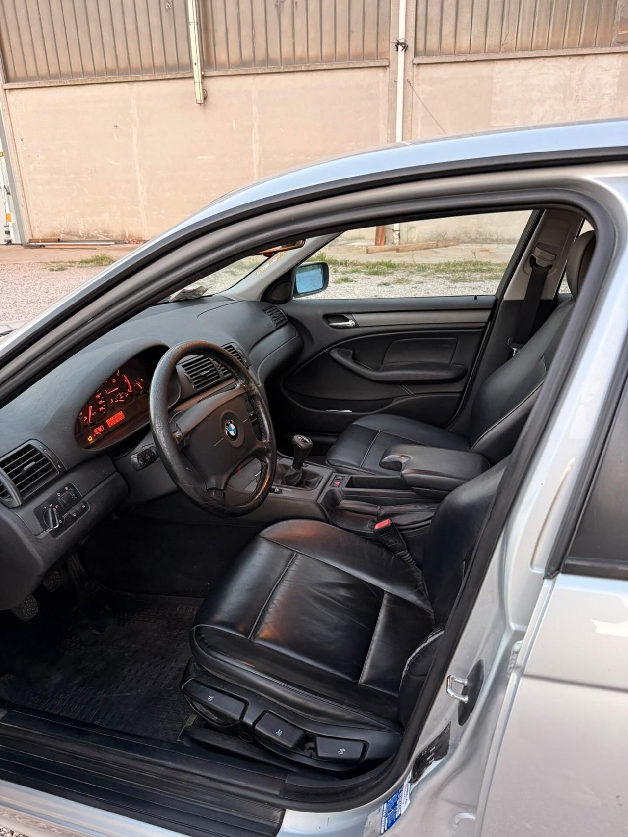 BMW 320d E46 – TRAZIONE POSTERIORE – INTERNI IN PELLE