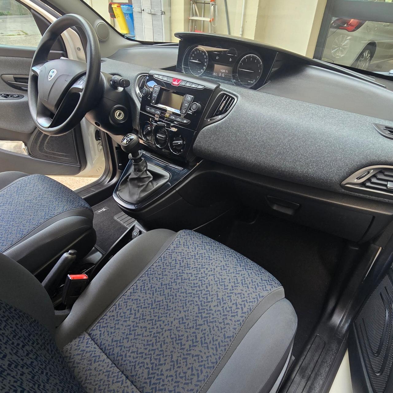 45.700 km - Lancia Ypsilon 1.0 FireFly 5 porte S&S Hybrid Ecochic Silver