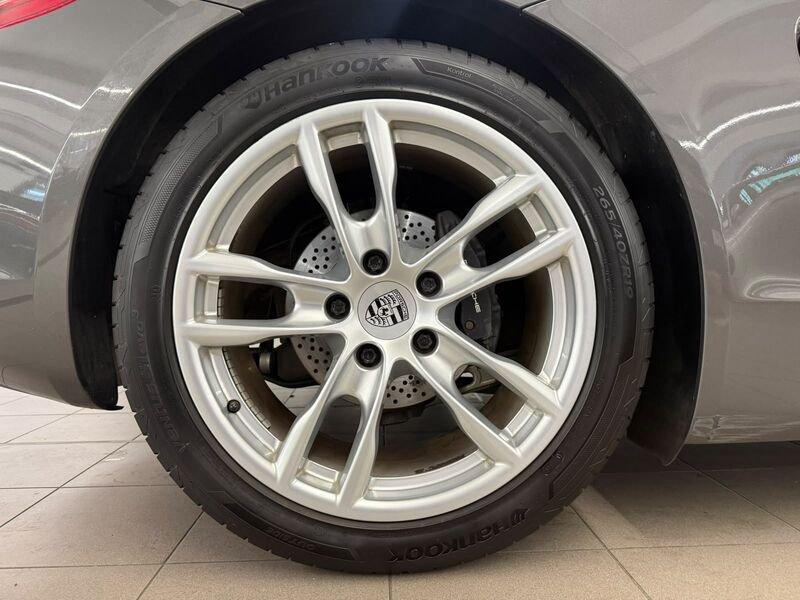 Porsche Cayman 2.7