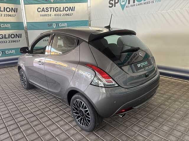 Lancia Ypsilon Platino 1.0 Hybrid 70 cv - usata