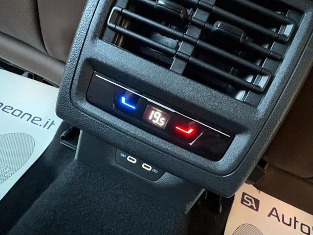 VOLKSWAGEN Golf 2.0 TDI DSG SCR Life COCKPIT-LUCI AMBIENTE