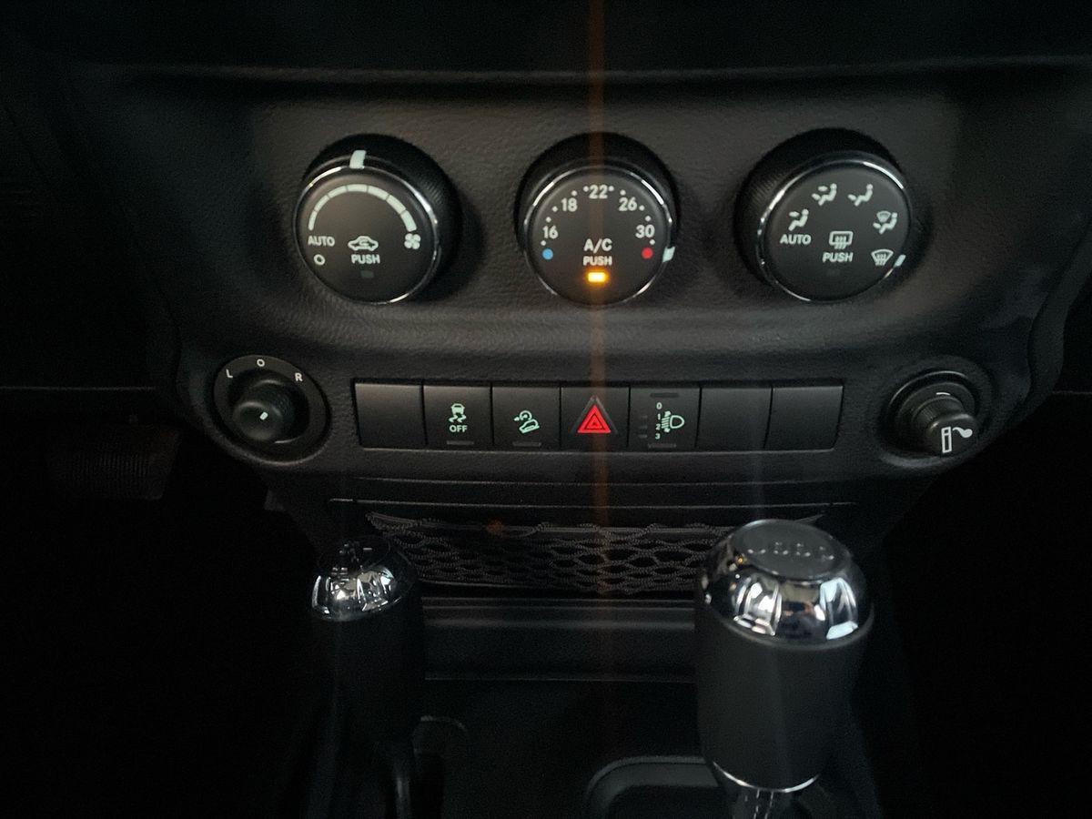 JEEP Wrangler III 2011 Unlimited - Wrangler Unlimited 2.8 crd Rub