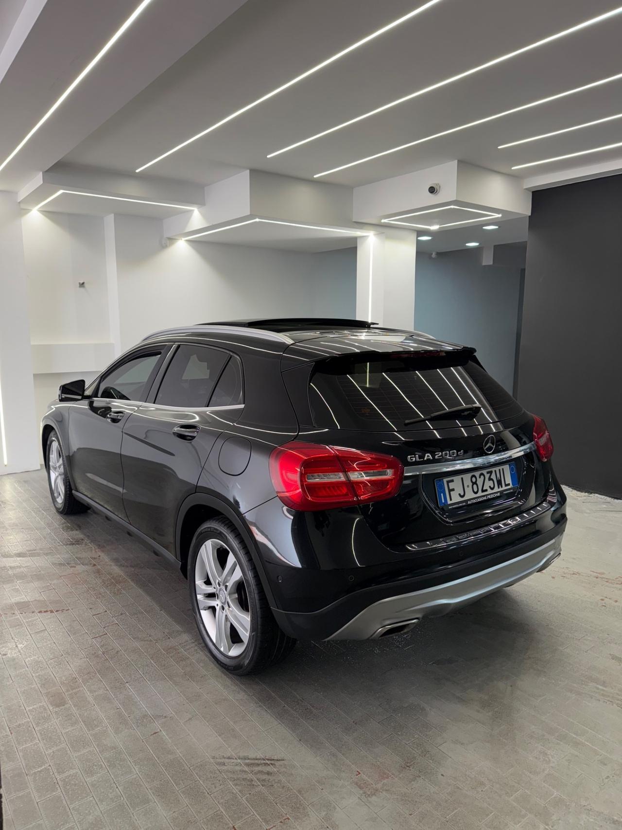 Mercedes-benz GLA 200 d Automatic Sport - Tetto