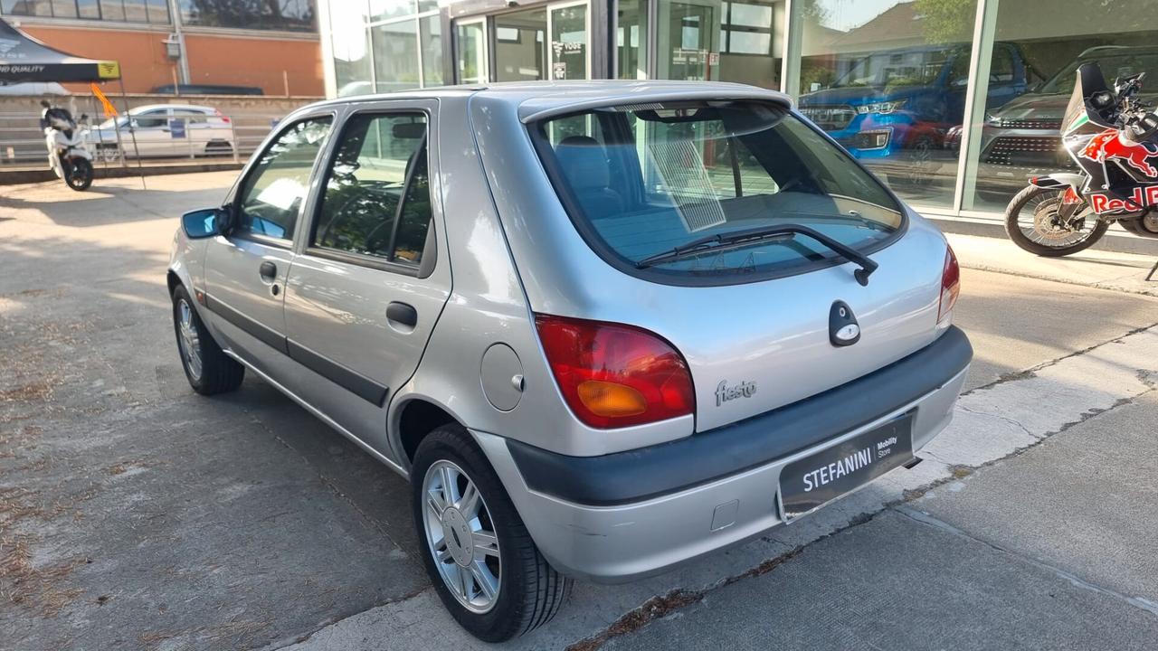 Ford Fiesta 1.2i 16V cat 5 porte Ghia