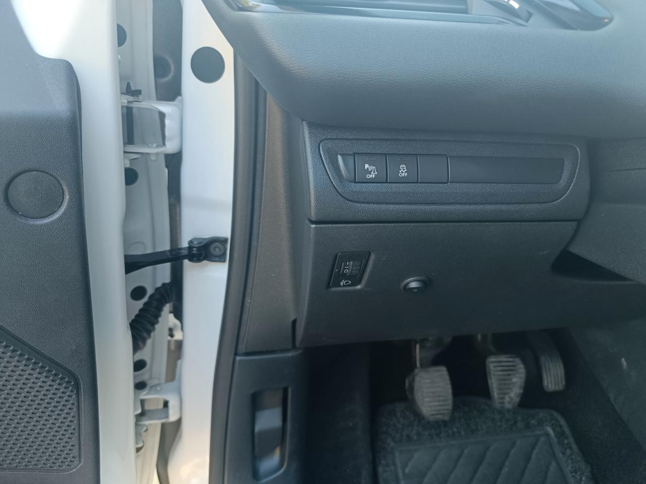 Peugeot 208 1.2 5 porte 99.000 KM NEOPATENTATI