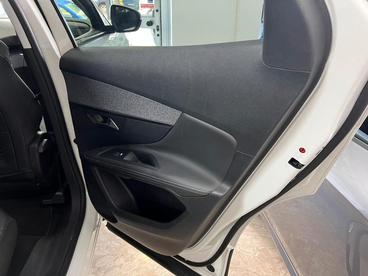 Peugeot 3008 1.6 BlueHDi 120CV EAT6 Allure