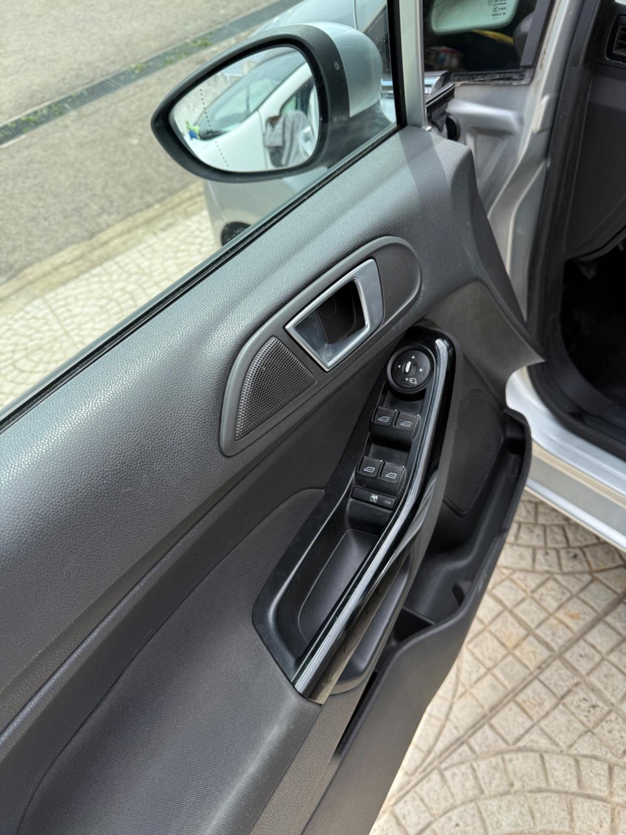 Ford Fiesta 1.5 TDCi 75CV 5 porte Titanium