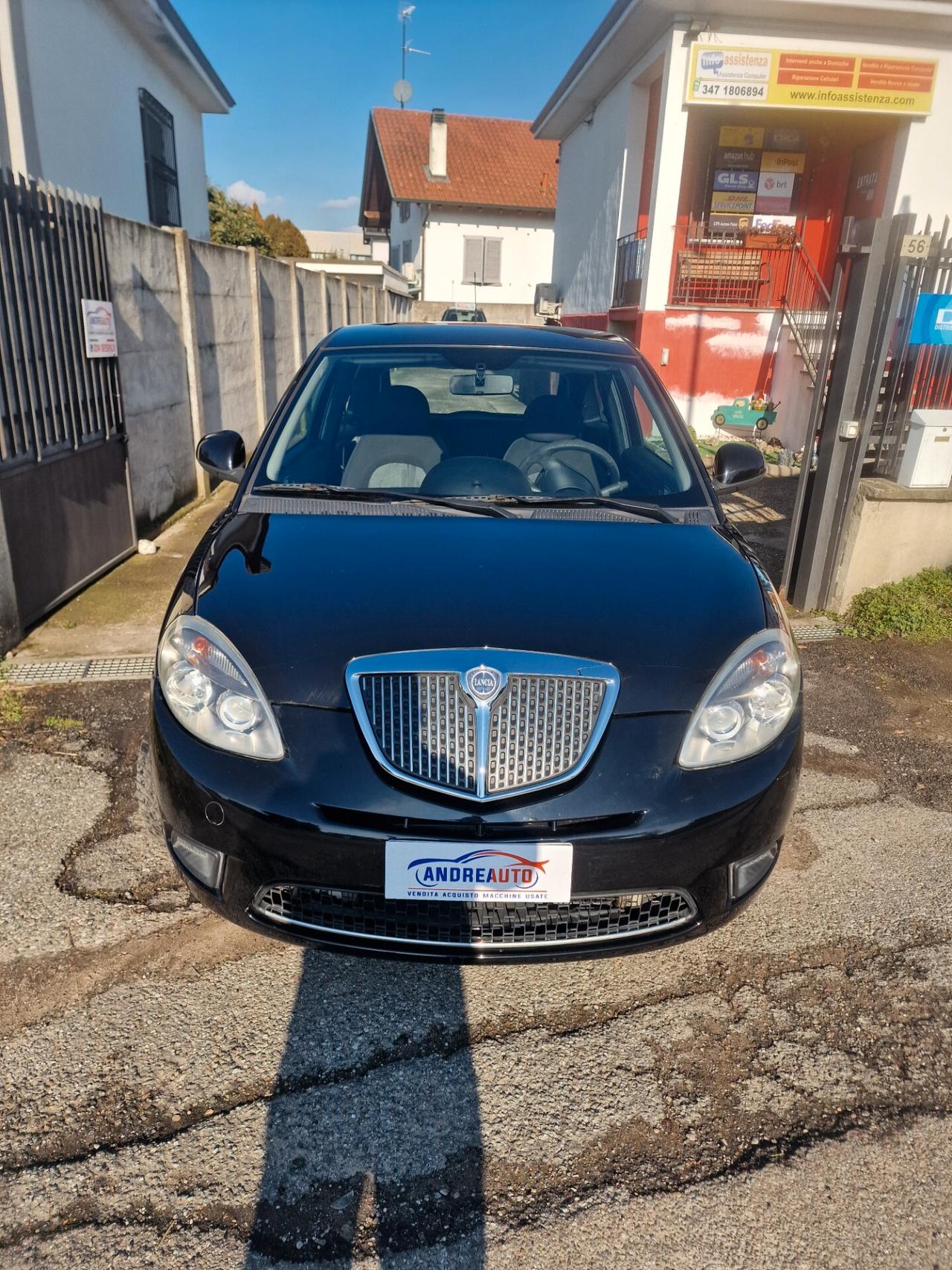 Lancia Ypsilon 1.2 69 CV Unyca