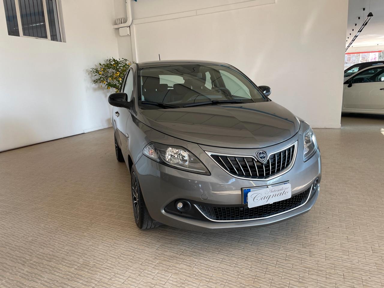 Lancia Ypsilon 1.0 FireFly 5 porte Hybrid Platino