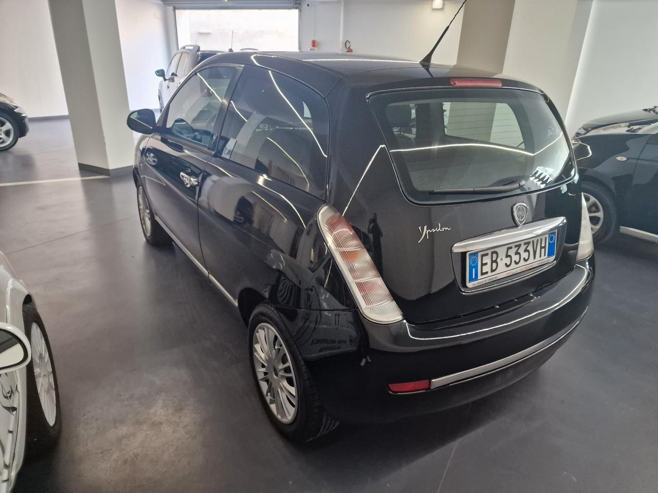 Lancia Ypsilon 1.3 MJT 90 CV Platino