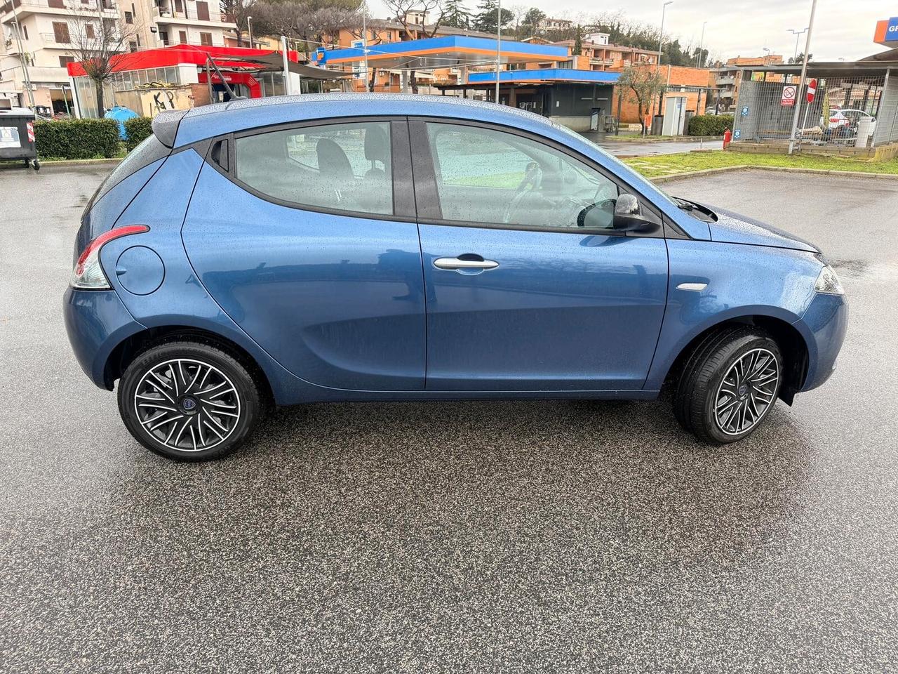 Lancia Ypsilon 1.0 5 porte S&S Hybrid Gold INCLUSO PASSAGGIO