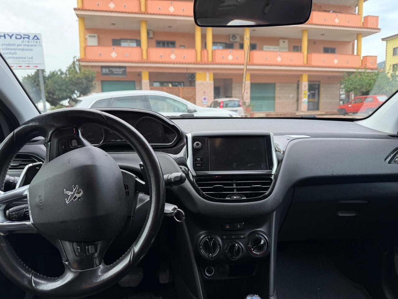 Peugeot 208 1.4 e-HDi 68 CV S&S robotizzato 5 porte Active