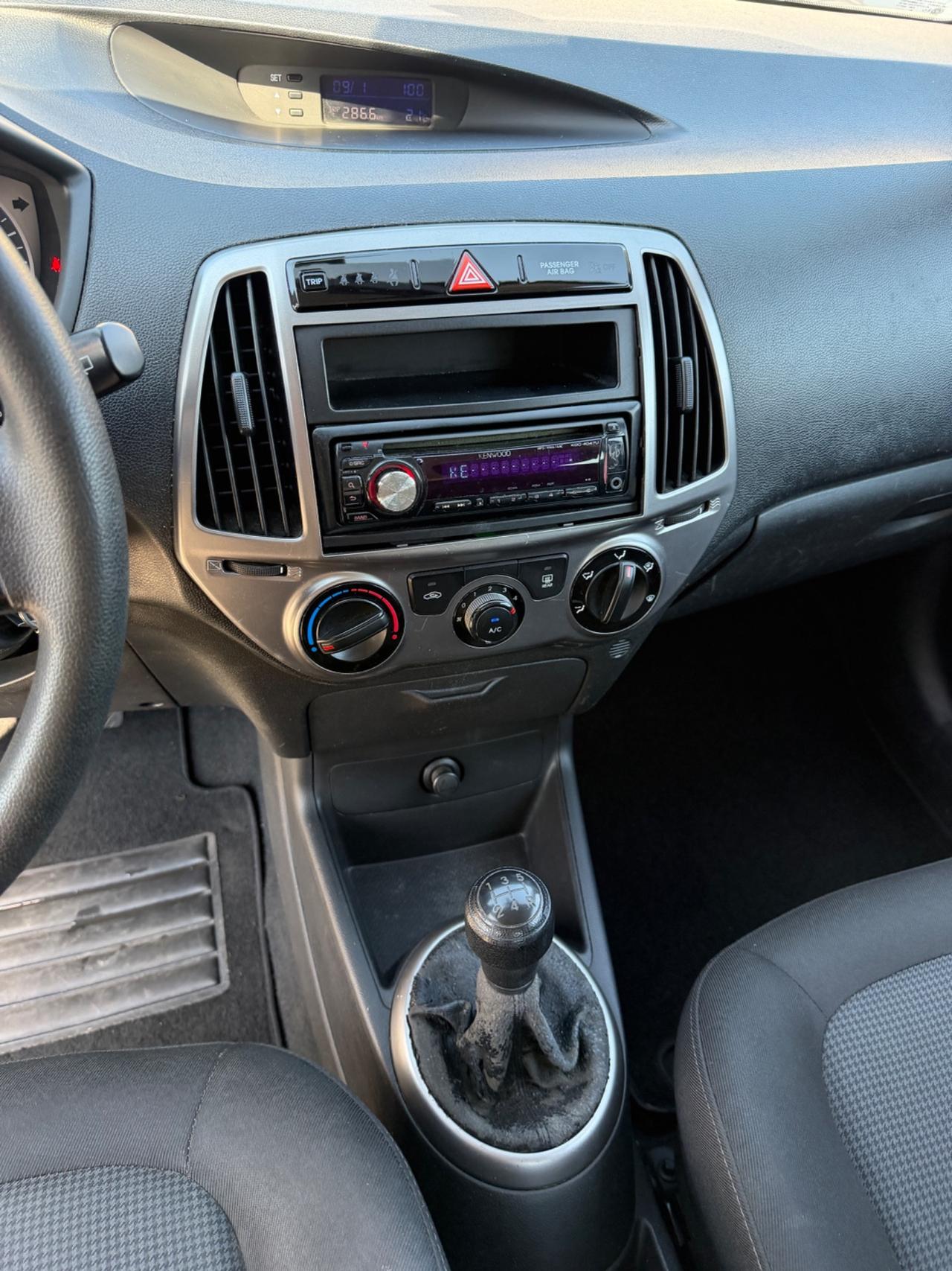Hyundai i20 1.2 Benz 85CV 3p. Sound Edition