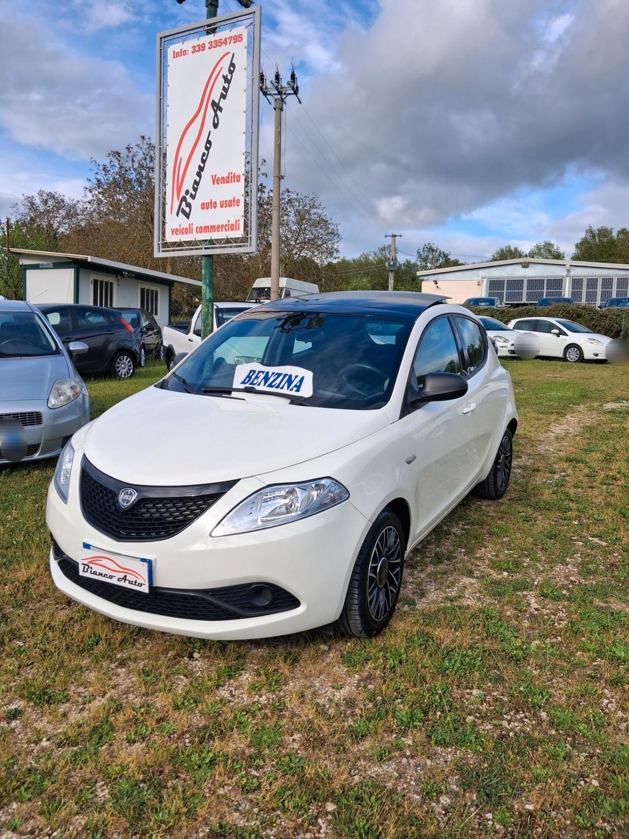 Lancia Ypsilon 1.2 69 CV 5porte S Momodesign