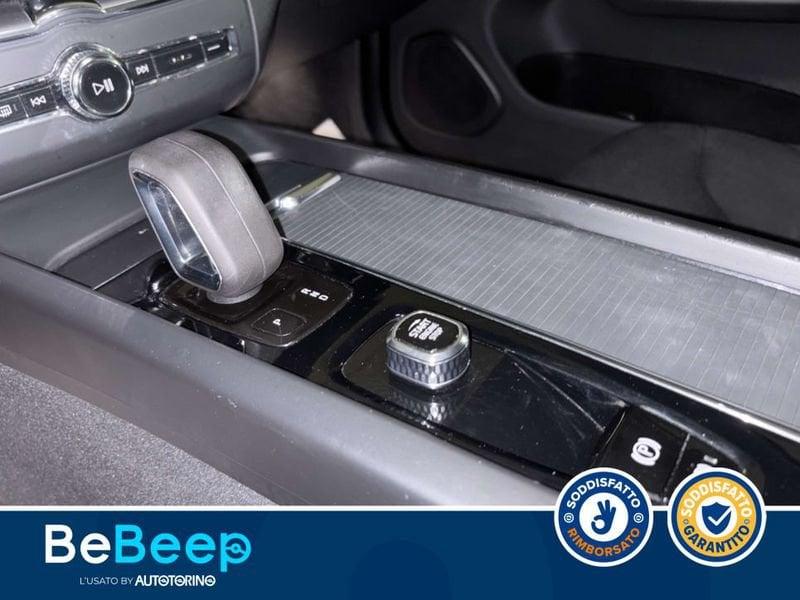 Volvo XC60 2.0 B4 MOMENTUM PRO AWD AUTO