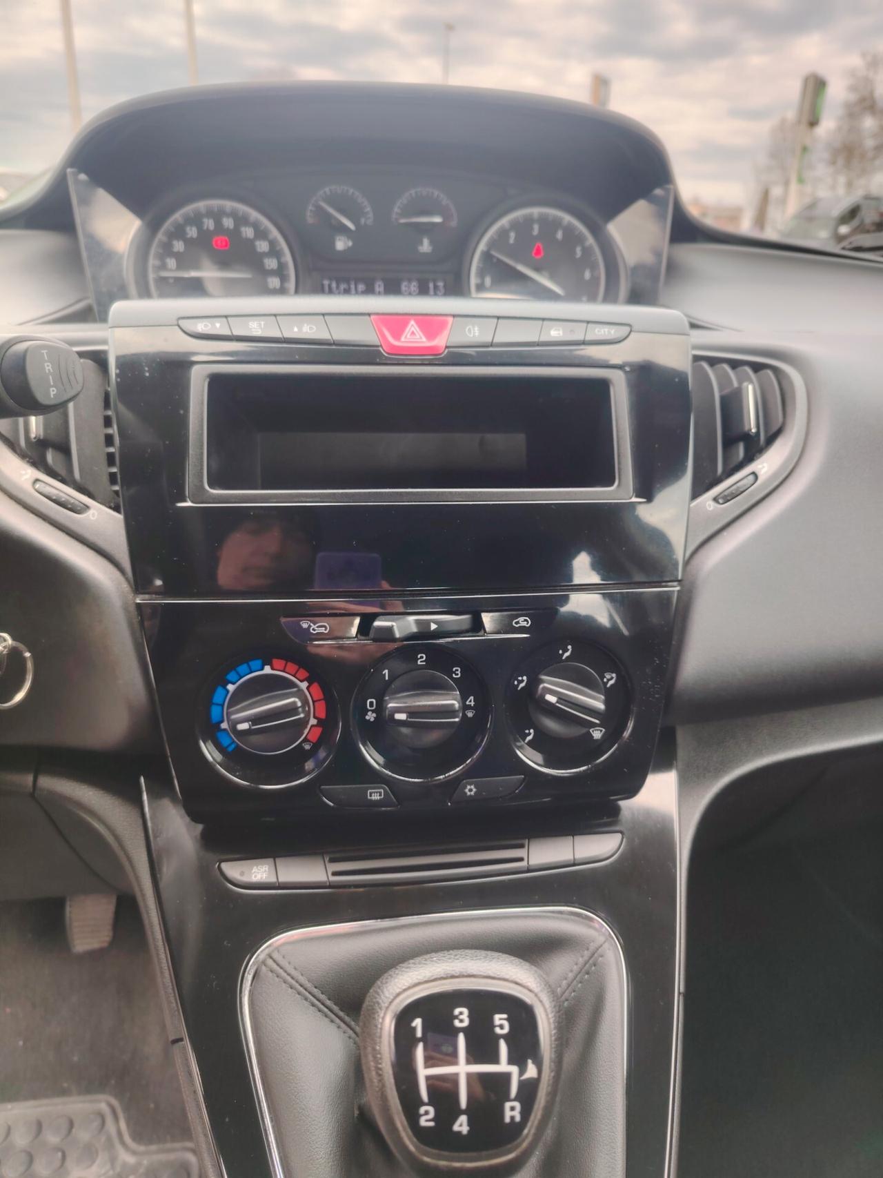 Lancia Ypsilon 1.2 69 CV 5 porte Platinum - NEOPATENTATO