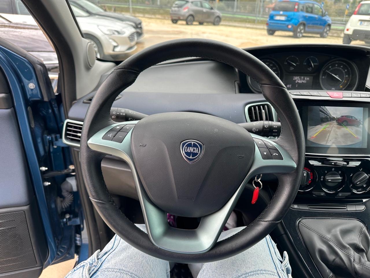 Lancia Ypsilon 1.0 Hybrid Platino full optional