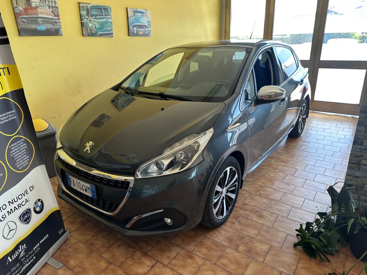 Peugeot 208 1.2benz. Allure