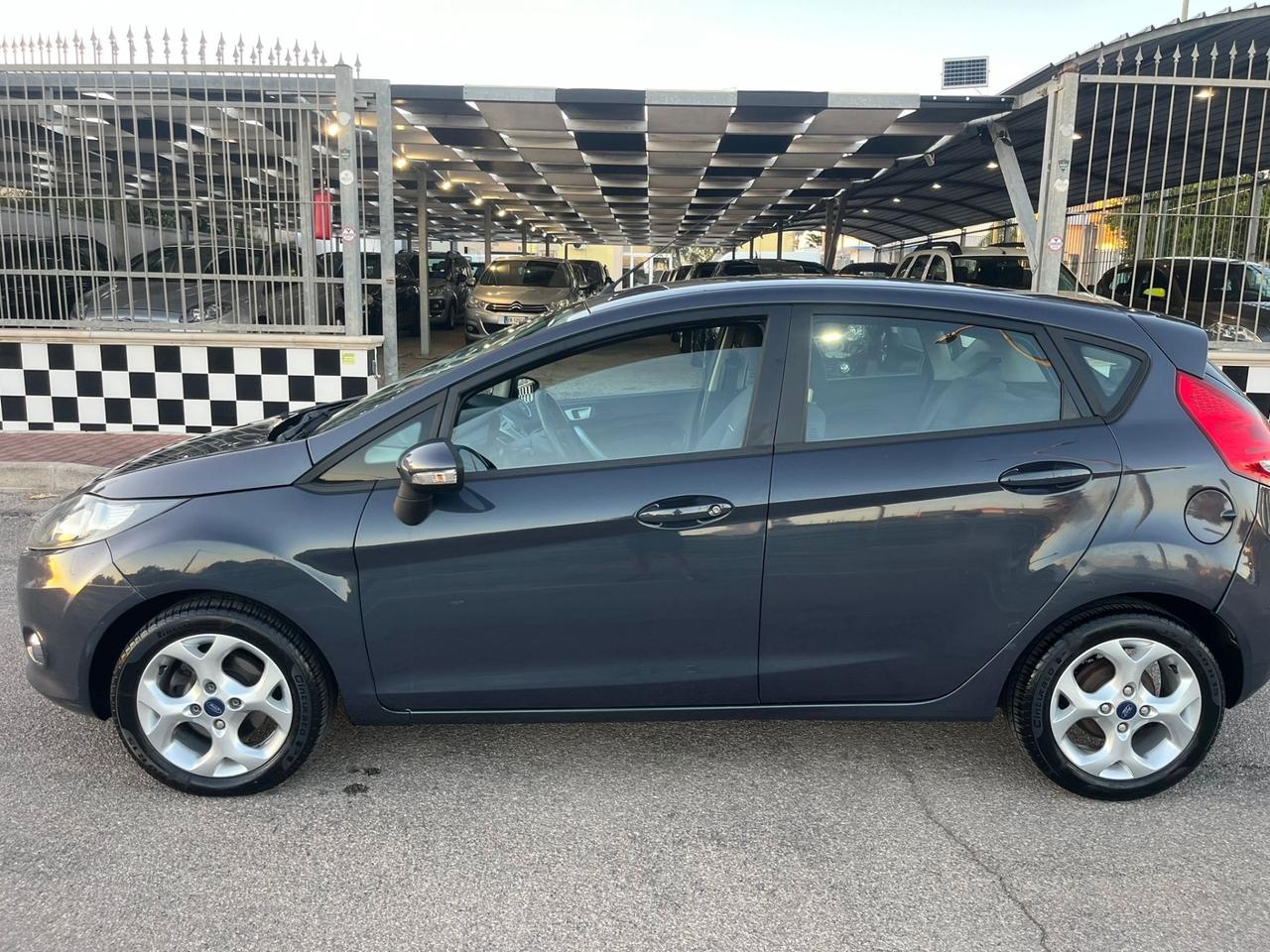 Ford Fiesta 1.4 TDCi 70CV 5 porte Unipro 2012